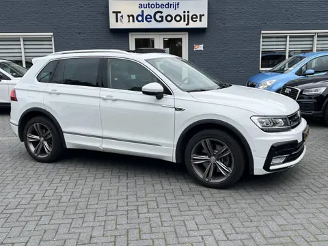 Volkswagen Tiguan 2.0 TSi DSG 4Motion Highline Business R-Line | EL. TREKHAAK | STANDKACHEL | PANORA