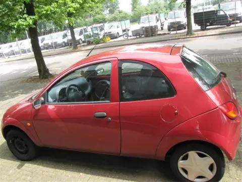 Ford ka bordeaux rood Plaatwerk Sloopauto inkoop Den haag