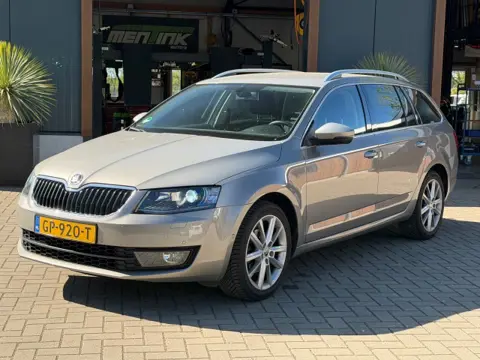 SKODA OCTAVIA 1.6 TDI GRT STY. BNS PDC Stoelverm. Xenon