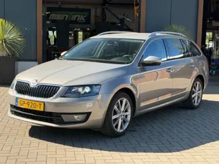 SKODA OCTAVIA 1.6 TDI GRT STY. BNS PDC Stoelverm. Xenon