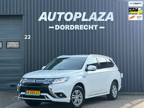 Mitsubishi Outlander 2.4 PHEV Pure TREKHAAK |APPLE CARPLAY |