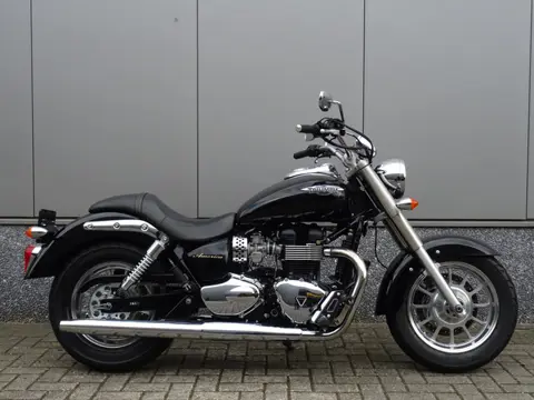 Triumph BONNEVILLE AMERICA (bj 2012)