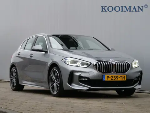 BMW 1-serie 116i Business Edition Plus 109 Pk DAB / Leer / Apple Carplay / Camera