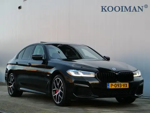 BMW 5 Serie 520e Business Edition Plus 204 Pk Automaat M-pakket / Navi / DAB / Camera / Apple Carpla