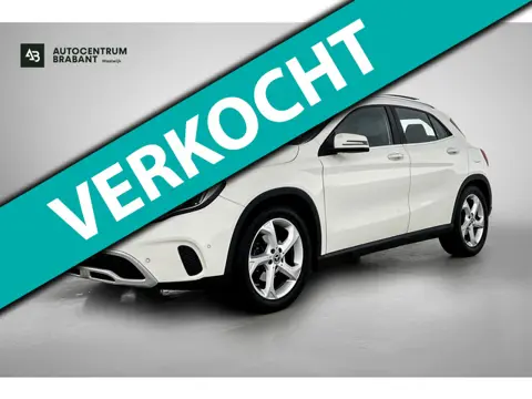 Mercedes-Benz GLA-klasse 180 Business Solution AMG (PANORAMADAK, STOELVERWARMING, CAMERA, NAVIGATIE,