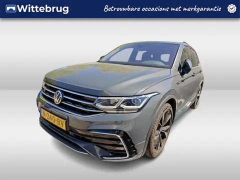 Volkswagen Tiguan 1.5 TSI R-Line Business+ / AUTOMAAT/ TREKHAAK/ PANODAK/ CLIMA/ STOELVERWARM./ 360 