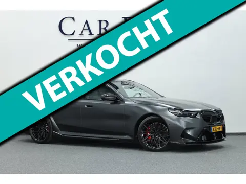 BMW 5-serie Touring M5 1000+PK BTW/AKRAPOVIC OPF DELETED/KERAMISCH/CARBON M-PERFORMANCE/EVENTURI/22”