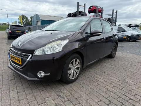 Peugeot 208 1.2 VTi Blue Lease lees advertentie !