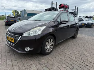 Peugeot 208 1.2 VTi Blue Lease lees advertentie !