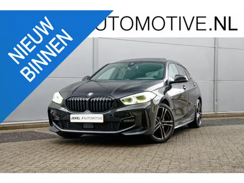BMW 1-serie 118i M-Sport Panoramadak, Pro pakket, Camera, Apple Car Play