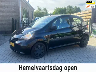 Toyota Aygo 1.0-12V | groot scherm | nieuwe apk | subwoofer en dikke boxen !