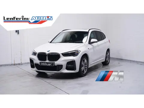 BMW X1 xDrive25e m Sport Panodak Afn. trekhaak Led koplampen Stoel-/stuur verwarming Camera PDC v+a 