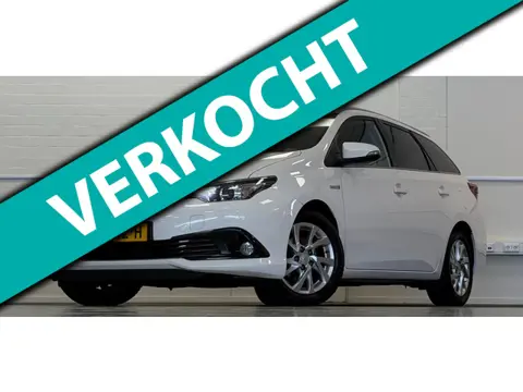 Toyota Auris Touring Sports 1.8 Hybrid Dynamic Trekhaak 2e Eigenaar Camera Navi Mooi!
