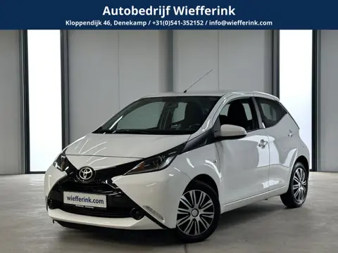 Toyota Aygo 1.0 VVT-i x-play Automaat | Apple Carplay/Android Auto | Camera | Airco |