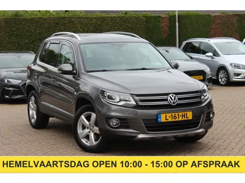 Volkswagen Tiguan 2.0 TSI Sport&Style 4Motion / Trekhaak / Android Auto / Parkeerhulp V+A / 17'' / X