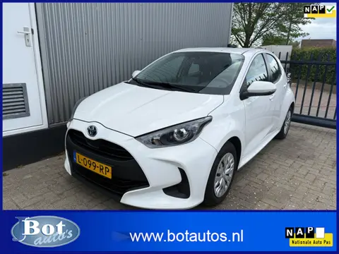Toyota Yaris 1.5 Hybrid Active / 1E EIGENAAR / NAVIGATIE / NIEUW MODEL / ECC / CAMERA / DEALER ONDER