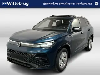 Volkswagen Tiguan 1.5 eHybrid R-Line / AUTOMAAT/ 272 PK/ GARANTIE TM 06-2030/ PANO/ TREKHAAK/ BLACK 