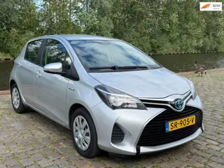 Toyota Yaris 1.5 Hybrid Lease Automaat 2e eigenaar dealer onderhouden navigatie elektrische ramen cv