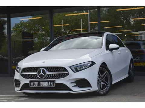 Mercedes-Benz A-Klasse 180 AMG Led Panorama Widescreen Camera CarPlay Pdc