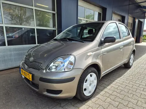 TOYOTA YARIS 1.3 VVT-I IDOLS, Trekhaak, ALL season banden. 