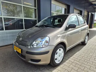 TOYOTA YARIS 1.3 VVT-I IDOLS, Trekhaak, ALL season banden. 