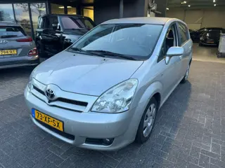 Toyota Verso 1.8 VVT-i Sol 7PERS AUTOMAAT LEDER CLIMA TREKHAAK PARKEERSENSOREN ORIG NL NAP