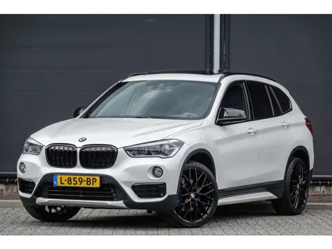 BMW X1 xDrive20d 190pk Aut. | High Executive | Shadowline | Panoramadak | Leder | Trekhaak | 20'' | 