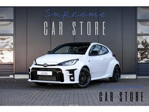 Toyota Yaris 1.6 GR Performance | Pure White | 18 inch | Fabrieksgarantie!