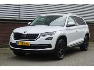 Skoda Kodiaq 1.5 TSI/Wegklapbare trekhaak/Camera/Leer-Stof/ Moon white metallic.