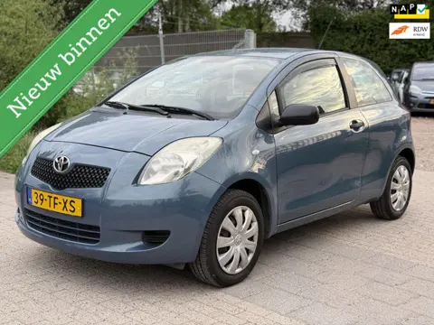 Toyota Yaris 1.0 VVTi Terra LAAG KM NAP INC NIEUW APK