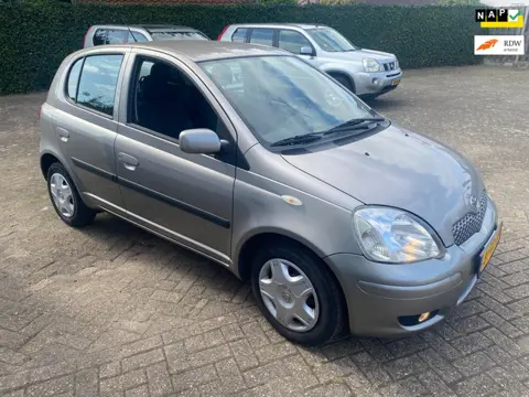 Toyota Yaris 1.3 VVT-i S-Line 1e eigenaar in nieuwstaat en super mooi boekjes en teller rapport zijn
