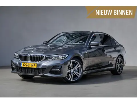 BMW 3-serie 330e M-Sport Org.NL|Leder|Camera|Elek-trekhaak|HuD|Dealer-onderhouden