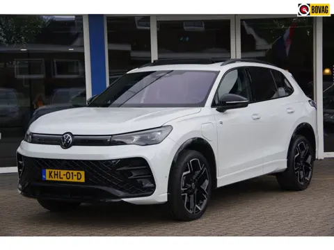 Volkswagen TIGUAN 1.5 eHybrid 272Pk SOH 100% R-Line Edition Panoramadak 360° camera Trekhaak IQ.Ligh