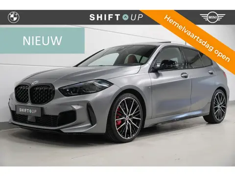 BMW 1-serie M135i xDrive Panoramadak | Head Up | Harman Kardon
