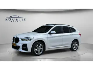 BMW X1 XDrive20i High Executive, M-sport, Shadow-line, Panodak, Head-Up, Adaptive cruise