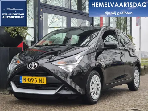 Toyota Aygo 1.0 VVT-i x-play | Navigatie via Smartphone | Apple Carplay | Airconditioning | Parkeerc