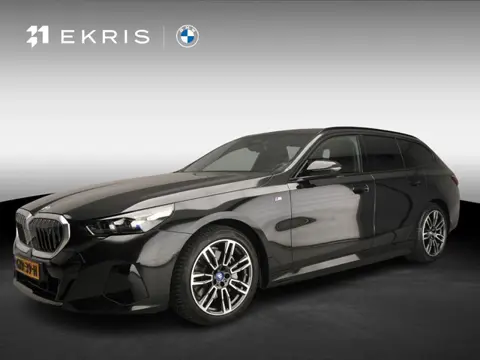BMW i5 Touring eDrive40 | M-Sportpakket | LED | Navigatie | Active cruise | Panoramadak | Trekhaak |