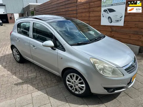 Opel Corsa 1.4-16V Enjoy panorama zeer netter auto!
