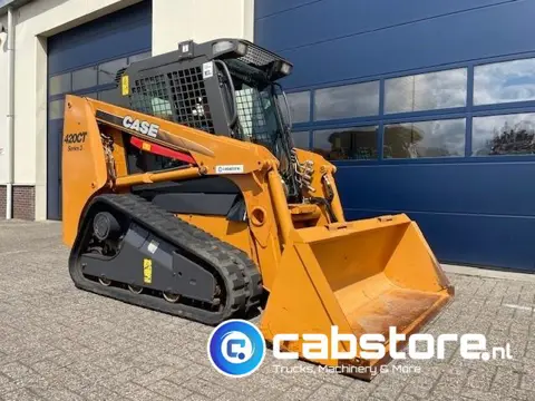 CASE C420CT Series 3 Schranklader - Bouwjaar 2009 - Palletvorken en laadschop - Rupsen 75% - Goede c