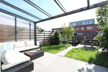 Woning aan de Joke Smitstraat te Amsterdam