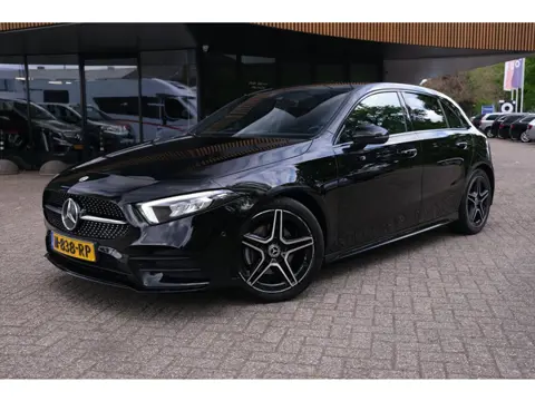 Mercedes-Benz A-klasse 180 Business Solution AMG Widescreen / Ambient LED / Camera / 360 / Stoelverw