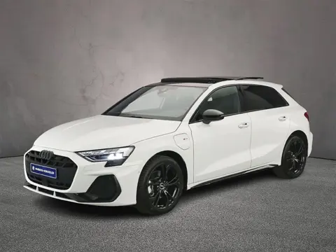 Audi A3 Sportback 40 TFSI e S edition | Panorama Dak | Apple/Android Play | Adaptive Cruise | Camera