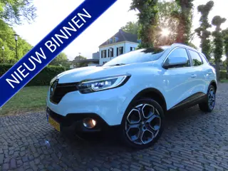 Renault Kadjar 1.2 TCe Bose Leer/stof Xenon/Led Parkassist Achteruitrijcamera Panoramadak Keyless Na