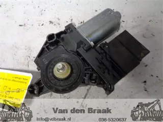 Volkswagen Golf 5 drs 2008-2012 Raammotor rechtsachter