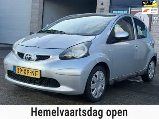 Toyota Aygo 1.0-12V +/ 5drs/nap/1jaar apk/ airco/ EL-ramen/ zeer nette auto.