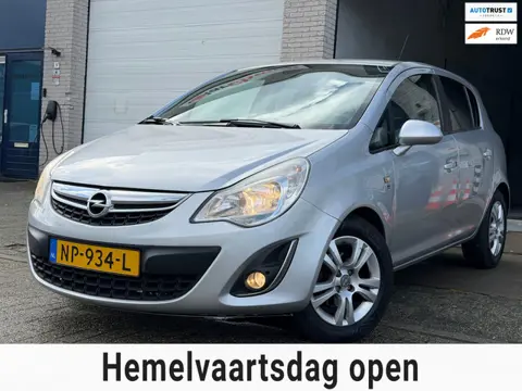Opel Corsa 1.4-16V Cosmo/ AUTOMAAT/ 2e EIG/ dealeronderhouden/ 1jaar apk/ volle opties/ zeer nette a
