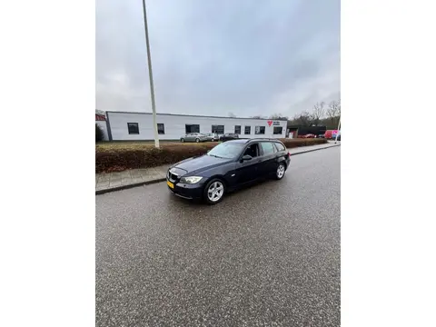 BMW 3-serie Touring 318i 143pk