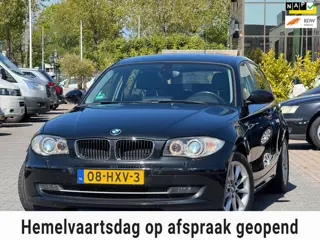 BMW 1-serie 118i Business Line | Automaat | Navigatie scherm | Xenon | Parkeersensoren | Trekhaak | 