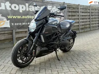 Ducati Tour Diavel Carbon zwart