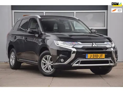 Mitsubishi Outlander 2.4 PHEV Pure APPLE CARPLAY/VERWARMDE VOORSTOELEN/CAMERA
